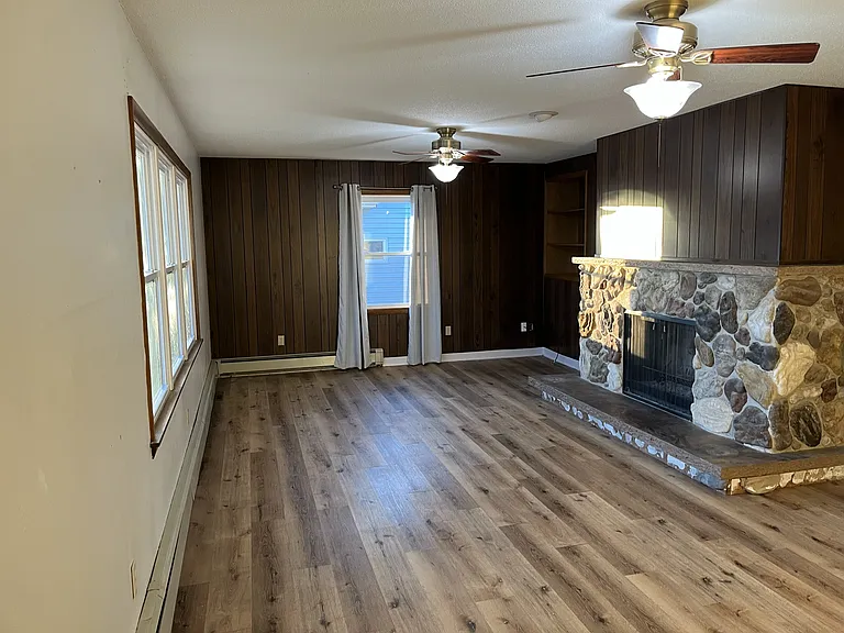 120 Railroad St — Photo 4