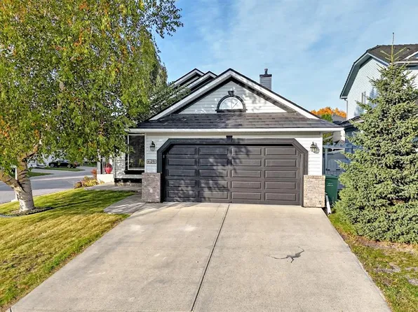 28 SW Douglasview Rise SE, Calgary, AB T2Z 2P3