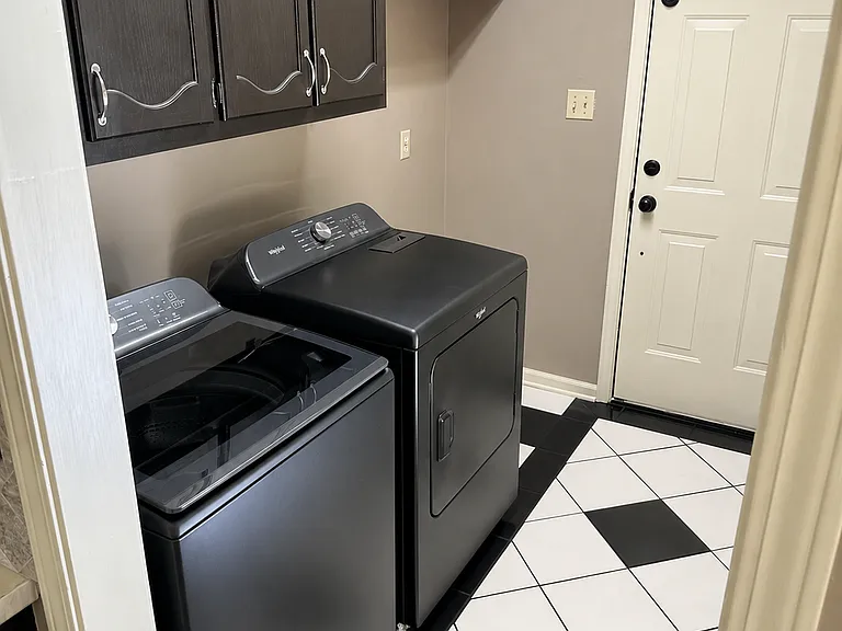 3211 Shadow Green Ln — Photo 13