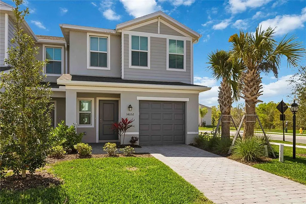 3 bed, 2.5 bath, 1405 sqft, $2,395 — Photo 2