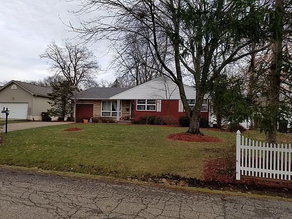 2nd image of 720 Charldon Ave SW