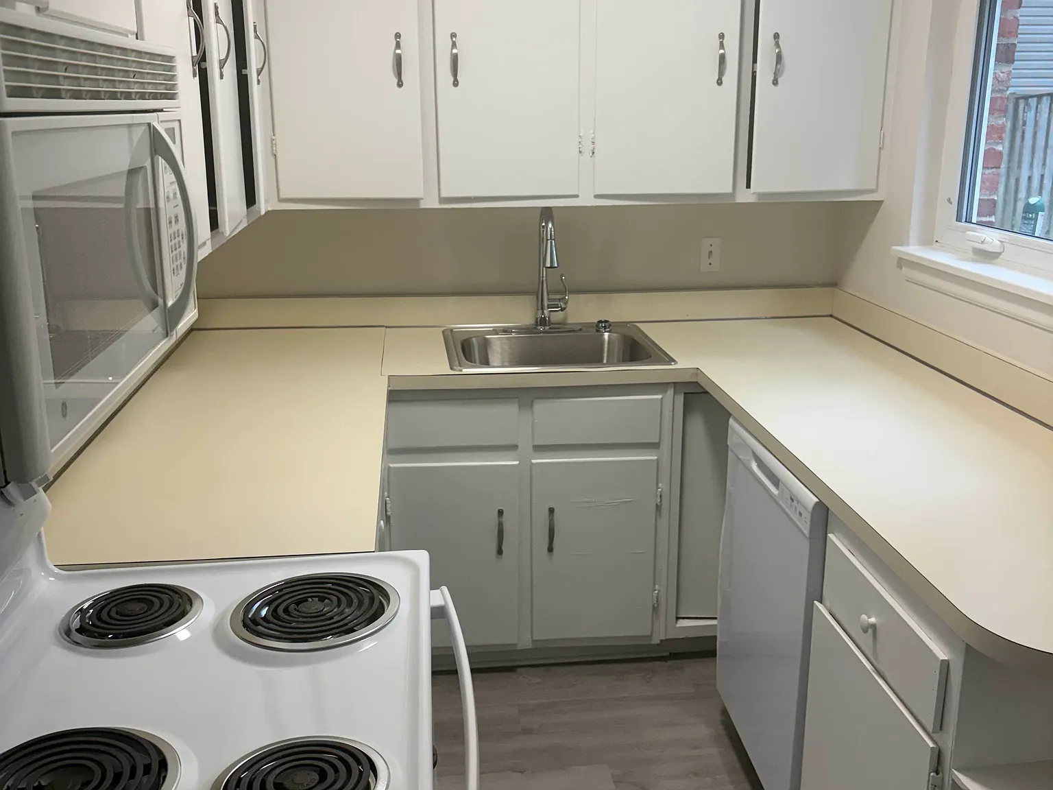3 bed, 2.5 bath, 2152 sqft, $3,025 — Photo 4