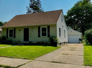 744 Stanley St, Lansing, MI 48915