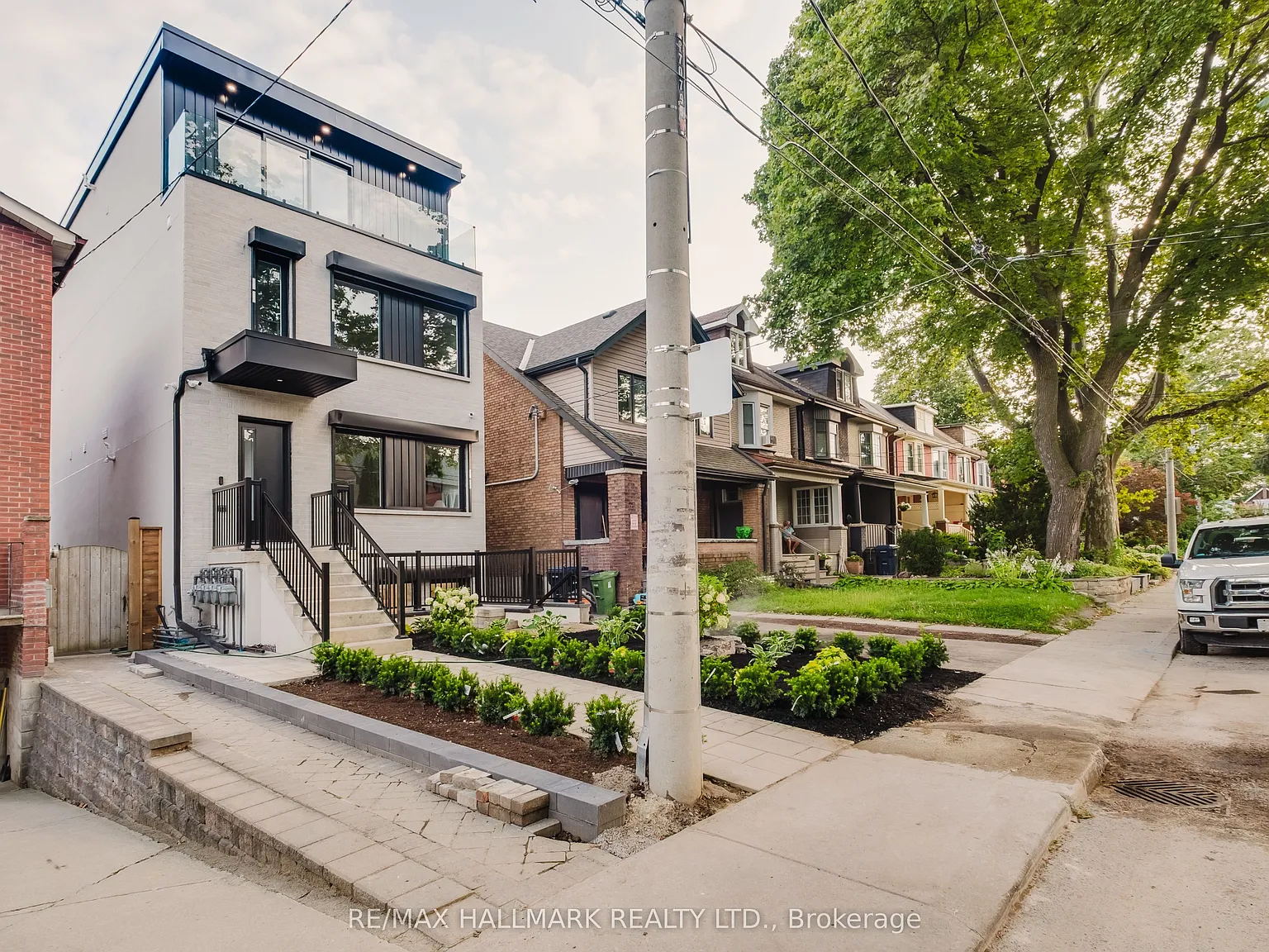 37 Milverton Blvd — Photo 3