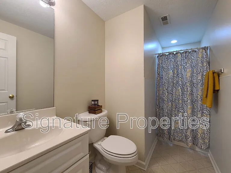 106 Regina Ln — Photo 6