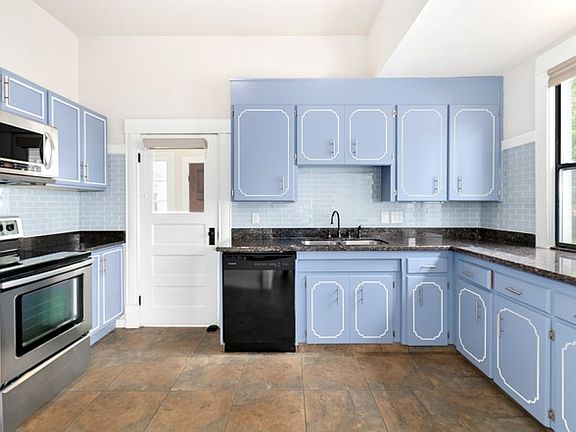 4th image of 3605 Tacoma Ave S