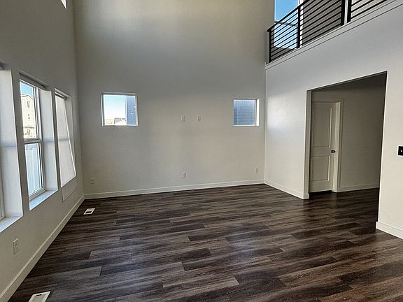 4th image of 675 E Verdant Dr