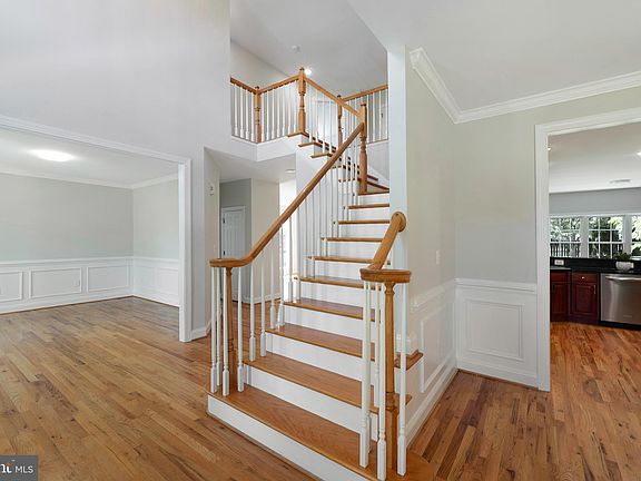 2nd image of 409 Lindsay Ct