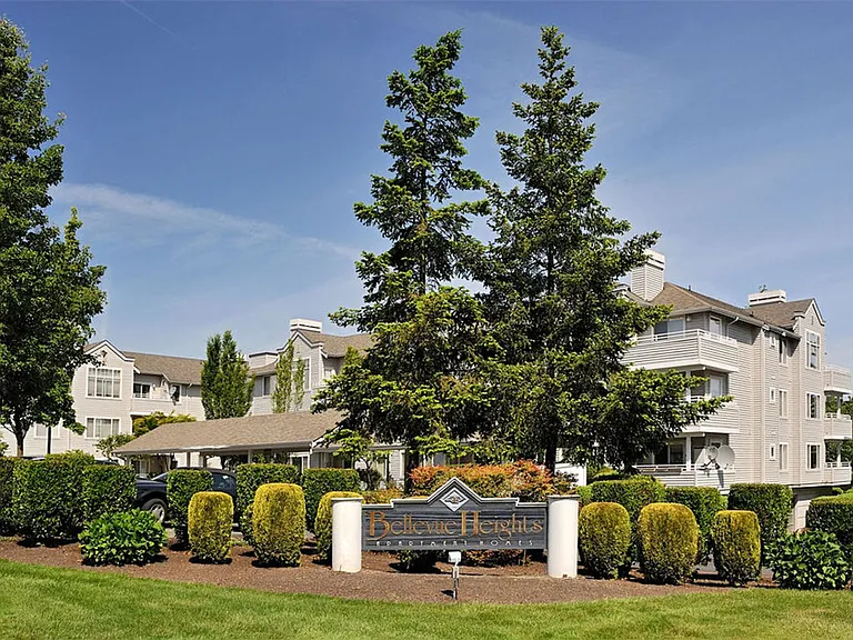 Bellevue Heights Apartments — Photo 12