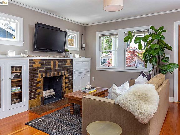 3rd image of 3968 Delmont Ave