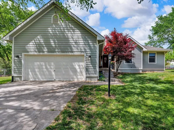 112 Pleasant Hill Ct, Ozawkie, KS 66070