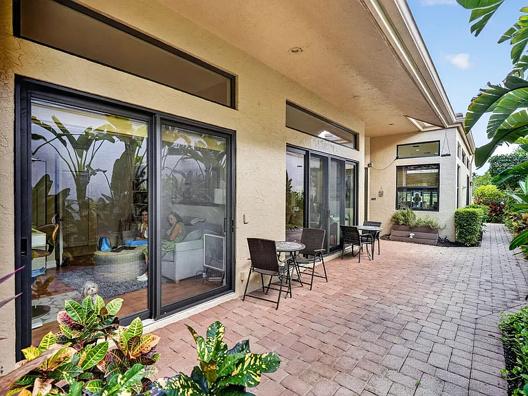 210 Coral Cay Ter — Photo 3