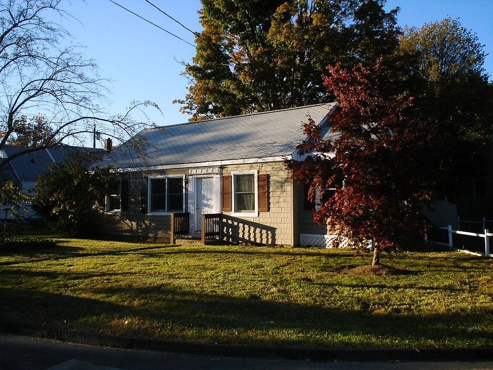 Welcome to Crescent Dr. - in town cape w/ city services