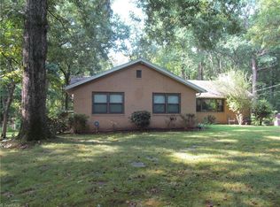 3808 Sandalwood Ln, Winston Salem, NC 27106