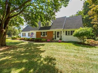 6 Arrowhead Rd, Pittsford, NY 14534