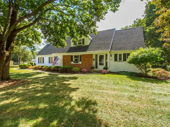 6 Arrowhead Rd, Pittsford, NY 14534