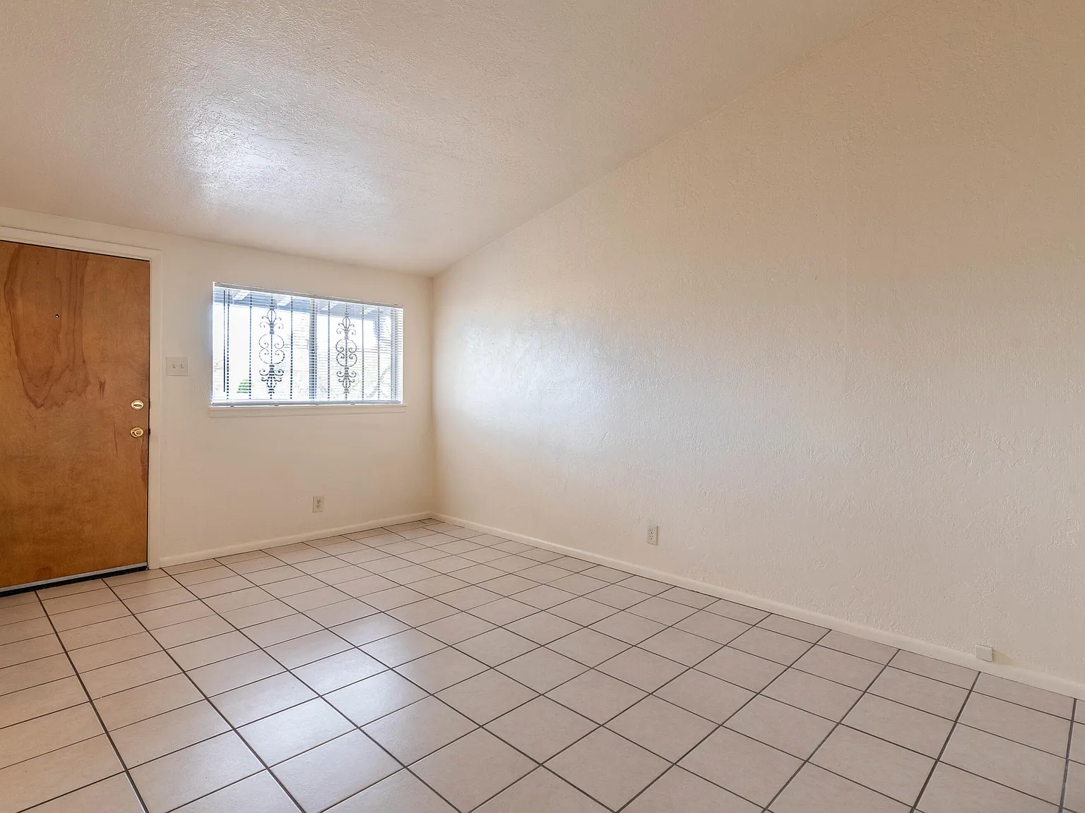 1 bed, 1.0 bath, 650 sqft, $985 — Photo 4