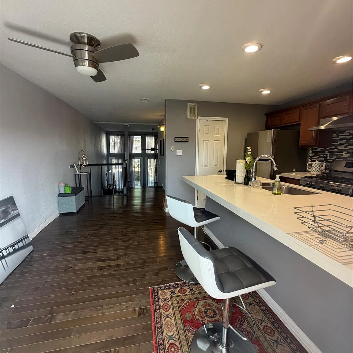 2 bed, 2.5 bath, 1136 sqft, $2,000 — Photo 1