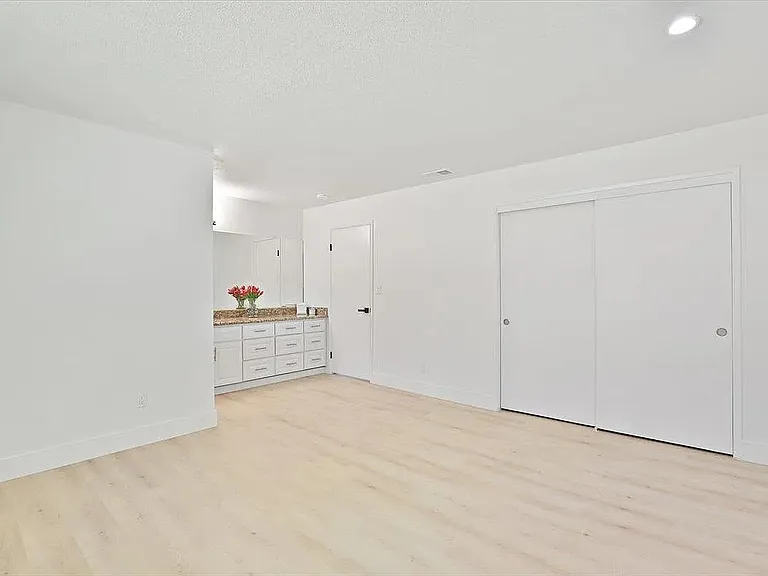 6821 Havenhurst Dr — Photo 20