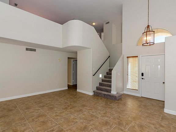 3rd image of 3216 E Poinsettia Dr