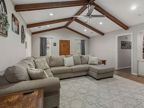 4th image of 15 Sunderlan Dr