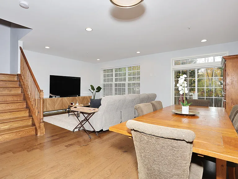 4 Masterson Ct — Photo 13