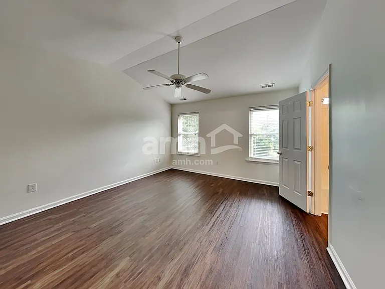 4401 Cobble Creek Ln — Photo 11