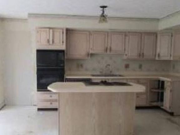 4th image of 717 Athlone Dr