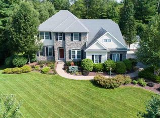 37 Shelbourne Dr, Halfmoon, NY 12065