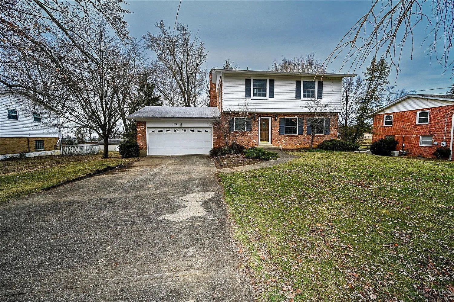 3992 E Kemper Rd photo 1