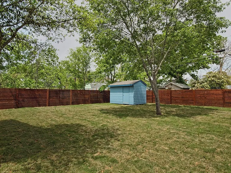 306 Franklin Blvd — Photo 36