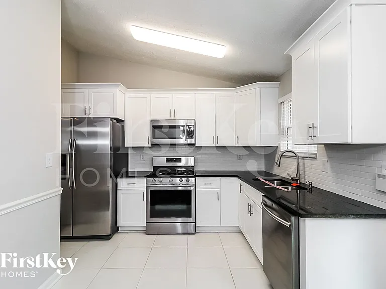 405 Sheringham Ct — Photo 6