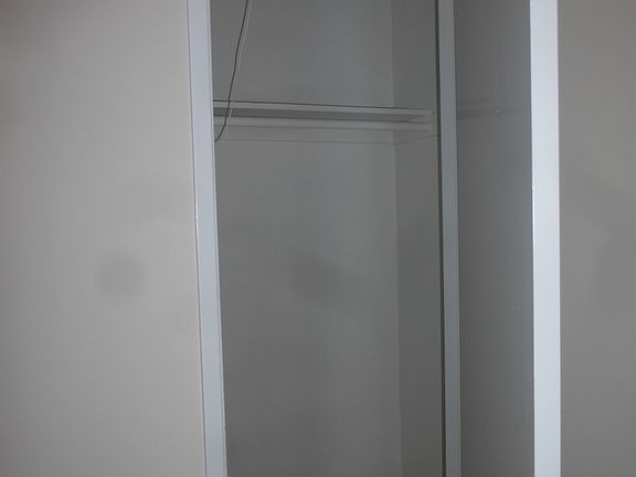 4th image of 1622 Grismer Ave APT F