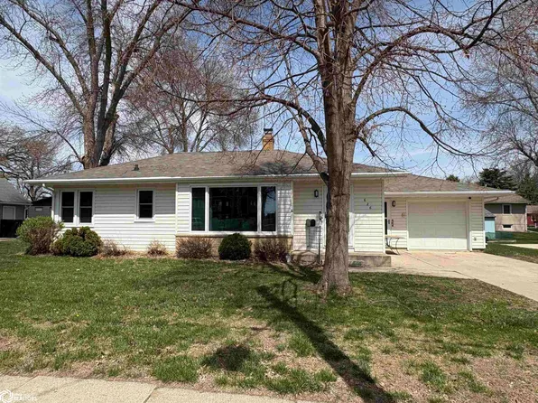 626 N Shore Dr, Clear Lake, IA 50428