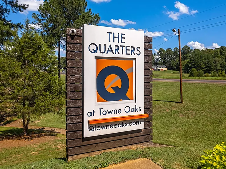 The Q's at Towne Oaks — Photo 11