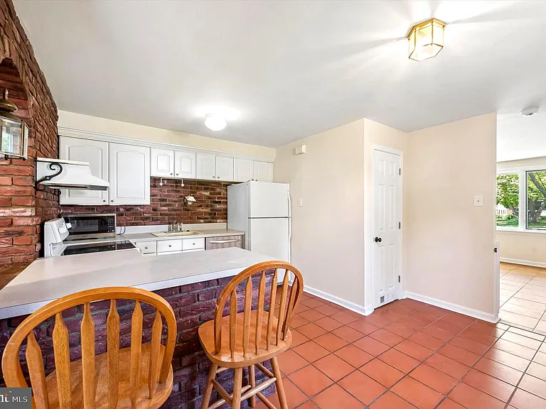 624 Cresson Ln — Photo 7