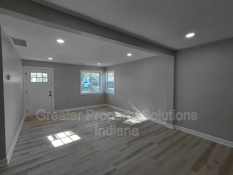3 bed, 1.0 bath, 1150 sqft, $1,650 — Photo 3
