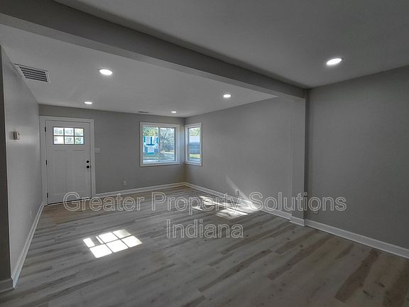 3rd image of 1047 Decatur St