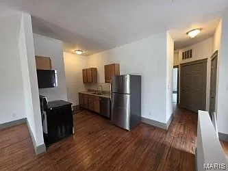 2 bed, 1000 sqft, $975 — Photo 4