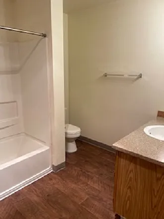 Alder Crossing Apartments — Photo 29