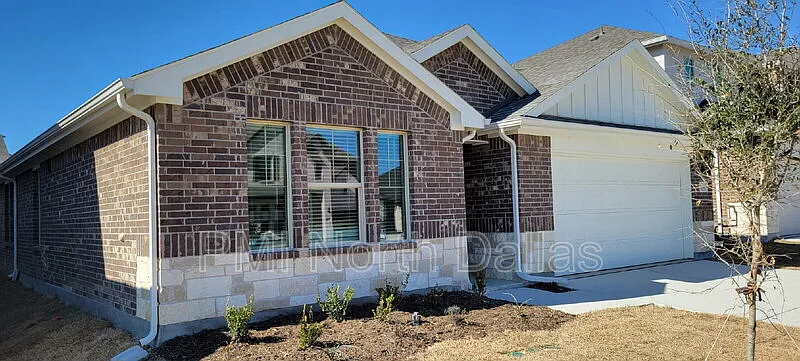 4 bed, 3.0 bath, 2260 sqft, $3,200 — Photo 2