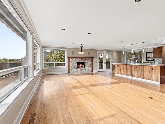 4th image of 11014 NE 58th Pl