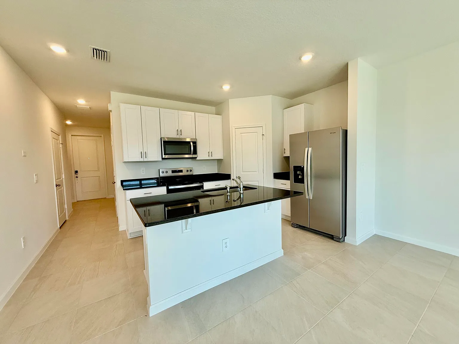 3 bed, 2.5 bath, 1485 sqft, $2,400 — Photo 3