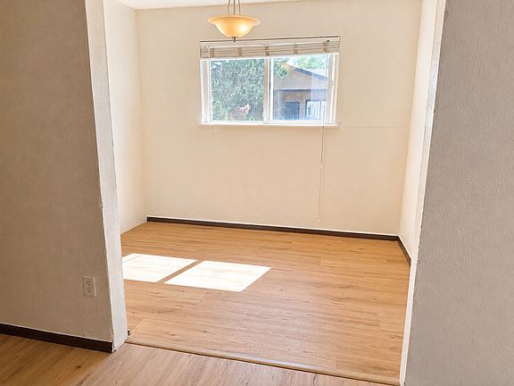 5th image of 139 Juniper Pl APT D