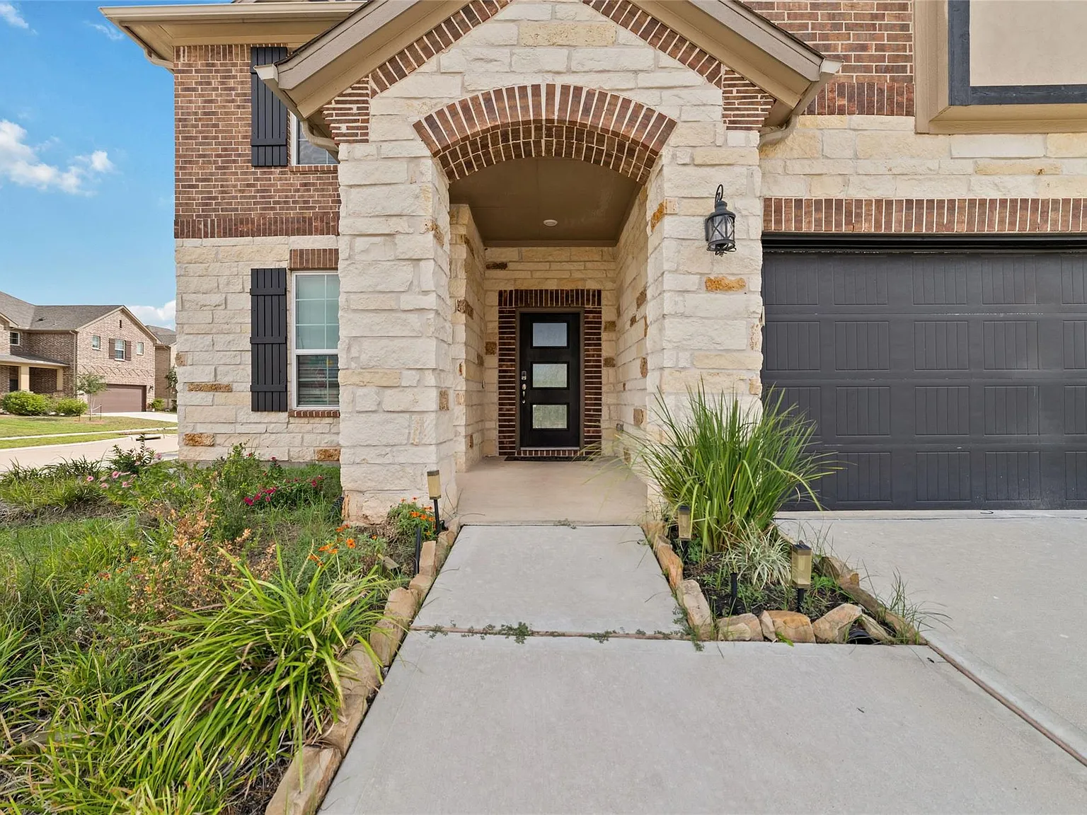 4 bed, 3.5 bath, 3237 sqft, $3,250 — Photo 2
