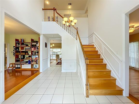 3rd image of 1348 OLYMPIA PARK CIRCLE