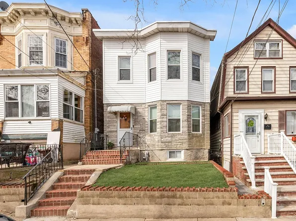 11-18 123rd St, College Point, NY 11356