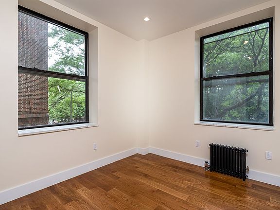 4th image of 941 Washington Ave #400