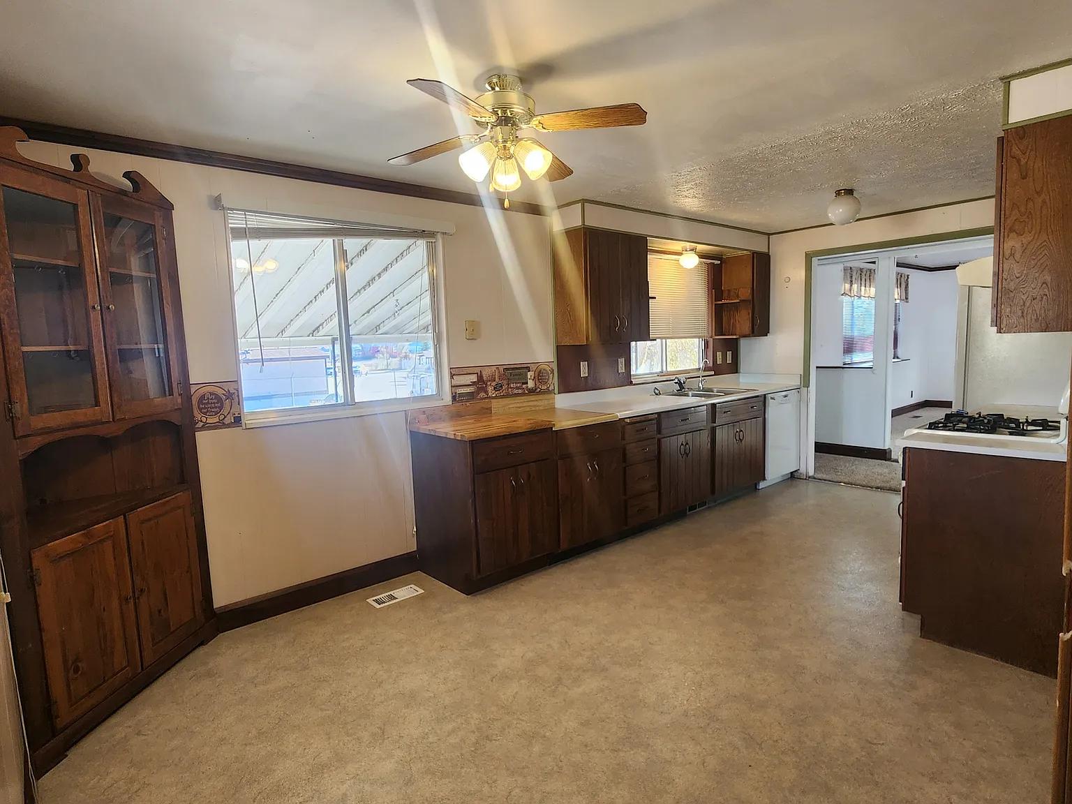 3 bed, 1.5 bath, 780 sqft, $950 — Photo 4