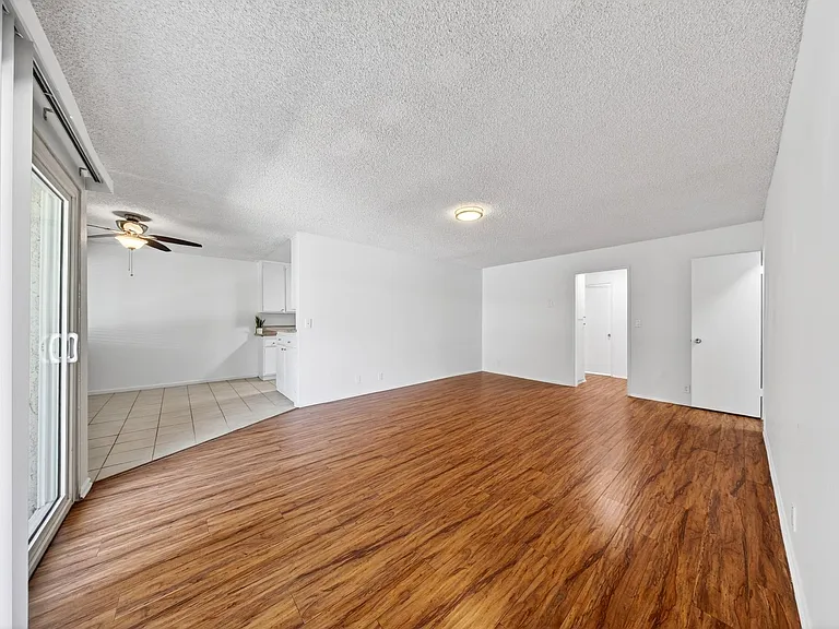 20317 Saticoy St — Photo 16